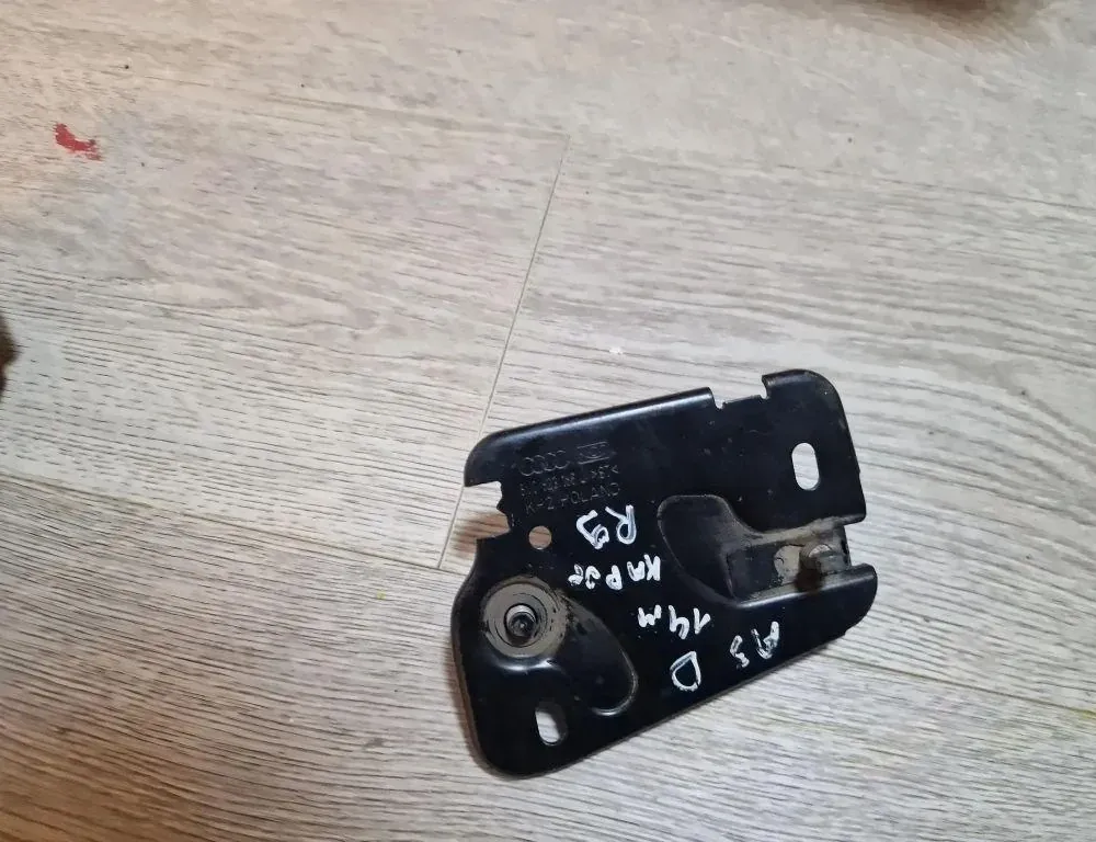 AUDI A3 8V (2012-2020) Крюк капотa 8V0823186B 34030240