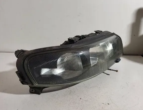 VOLVO V70 2 generation (2000-2008) Front Right Headlight 8693548 31498875