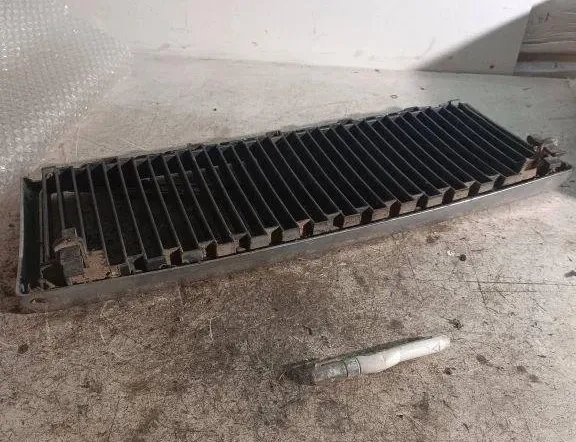 VOLVO 240 1 generation (1974-1993) Radiator Grille 31505524