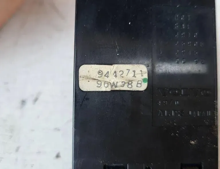 VOLVO V70 2 generation (2000-2008) кнопка опасности 9442711,96W38B 31505723