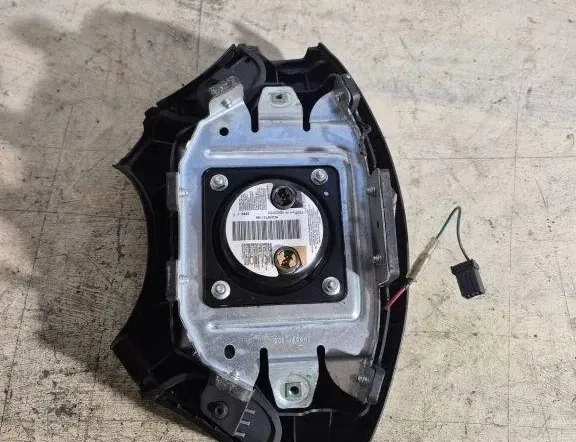 CHRYSLER Voyager 5 generation (2007-2020) Steering Wheel Airbag 31510550