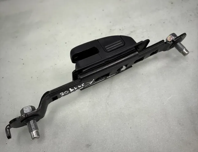 MITSUBISHI Eclipse Cross 1 generation (2017-2024) РЕГУЛИРОВОЧНАЯ ПЛАНКА РЕМНЯ БЕЗОПАСНОСТИ 6096312c 27967638