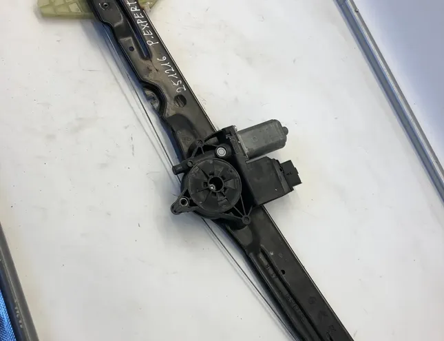 PEUGEOT Expert 3 generation (2017-2023) Стеклоподъемник передней правой двери 9808388490 33708173