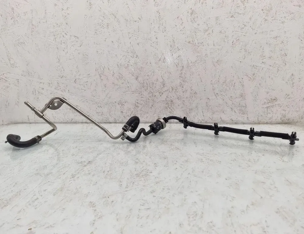 VOLKSWAGEN Passat B6 (2005-2010) Топливная рейка 31446709