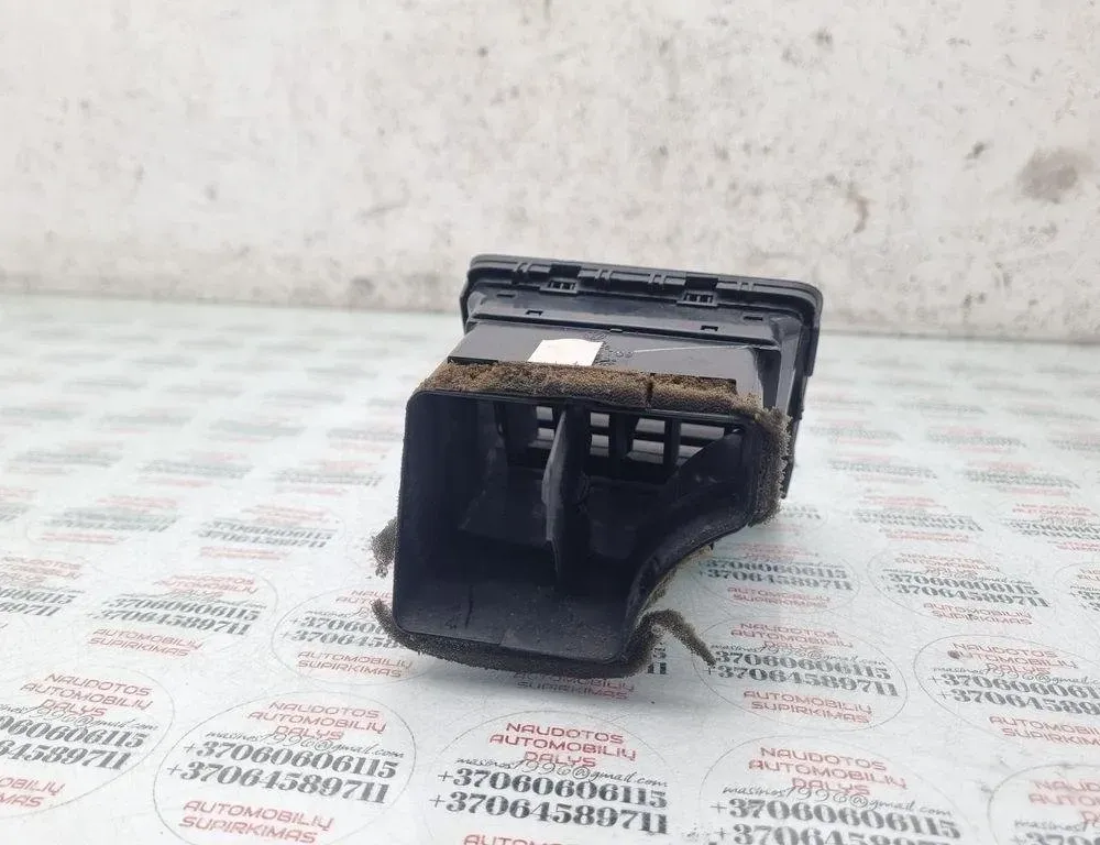 VOLKSWAGEN Jetta 3 generation (1992-1998) Вентиляционные отверстия в приборной панели 1K0819703 31462614