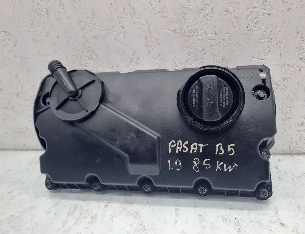 VOLKSWAGEN Passat B5 (1996-2005) Valve Cover 038103475 31470985