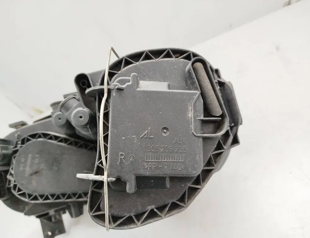 VOLKSWAGEN Touran 1 generation (2003-2015) Front Right Headlight 0301205202 31903036