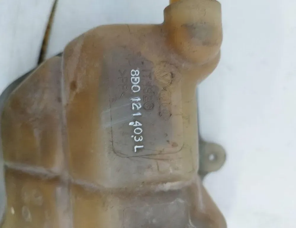 AUDI A6 C6/4F (2004-2011) Расширительный бак 8D0121403L 31903679