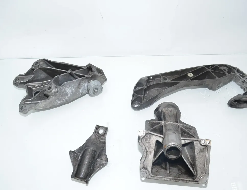 BMW 5 Series F10/F11 (2009-2017) Left Side Engine Bracket 6788561,22326788561,22325B69809,5B69809,7575061,31507575061,7575060,31507575060,6777615,22326777615,6781227 34154695