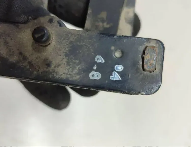 MERCEDES-BENZ C-Class W204/S204/C204 (2004-2015) Крюк капотa 35575128