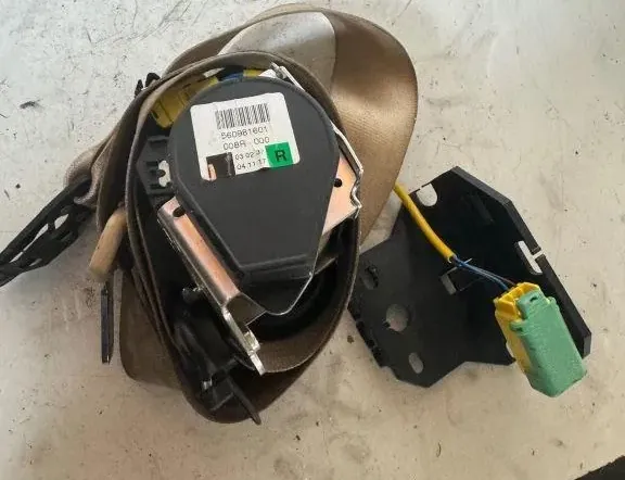 VOLKSWAGEN Touareg 1 generation (2002-2010) Front Left Seatbelt 008R000,560981601 34013386