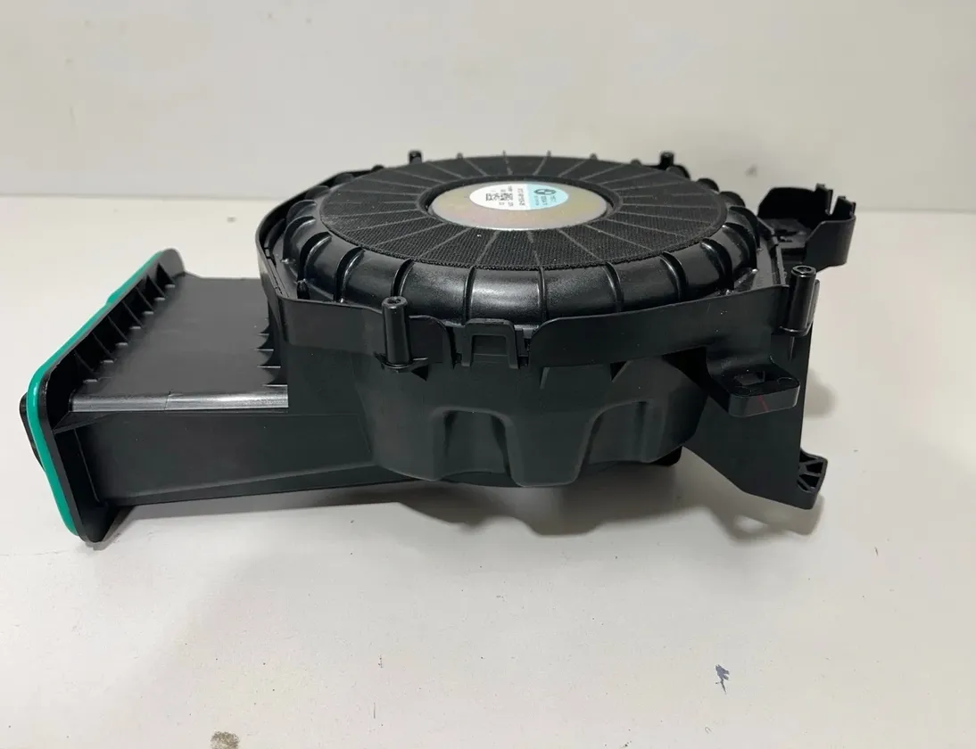 BMW X3 G01 (2017-2024) Низкочастотный динамик с правой стороны 6811926 32059189