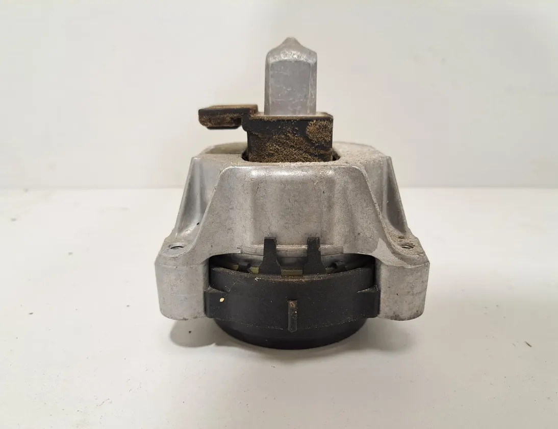 BMW 5 Series G30/G31 (2016-2023) Right Side Engine Mount 6860488 32111833