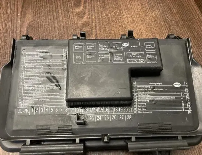 AUDI 80 B3 (1986-1992) Engine Control Unit ECU 811906264,0280800104 27336541