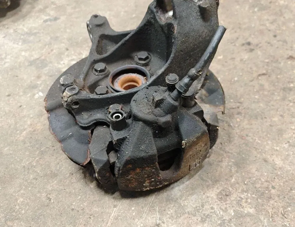 VOLVO V40 Cross Country 1 generation (2012-2020) Front Left Wheel Hub 34043427