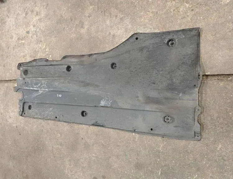 SKODA Superb 3 generation (2015-2023) Right Side Underbody Cover 3Q0825202 34045487