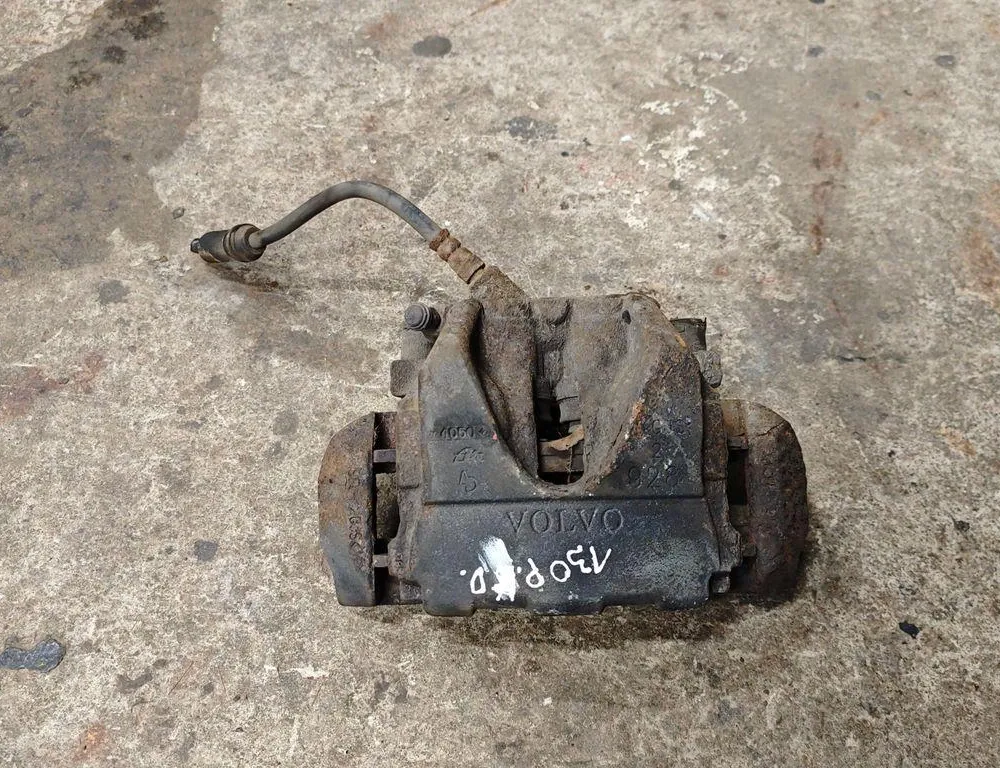 VOLVO XC60 1 generation (2008-2017) Front Right Brake Caliper 34072049