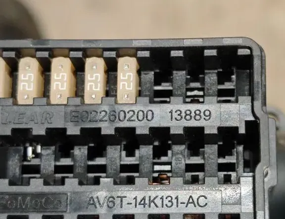 VOLVO V40 Cross Country 1 generation (2012-2020) Fuse box AV6T14K131,AV6T14K131AC,E02260200 34040982