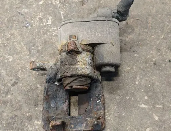 VOLVO XC60 1 generation (2008-2017) Rear Left Brake Caliper 34038525