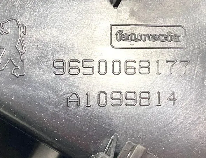 PEUGEOT 207 1 generation (2006-2009) Вентиляционные отверстия центральной консоли A1099814,9650068177 24714394