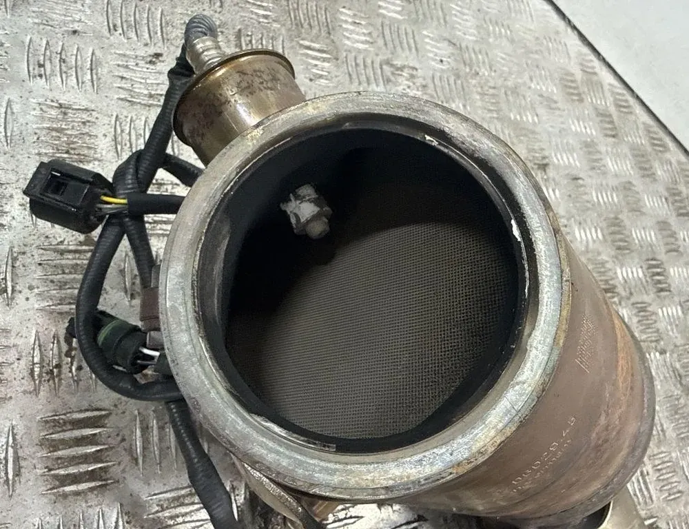 BMW M6 F06/F12/F13 (2012-2018) Catalyst 90602945 34826440