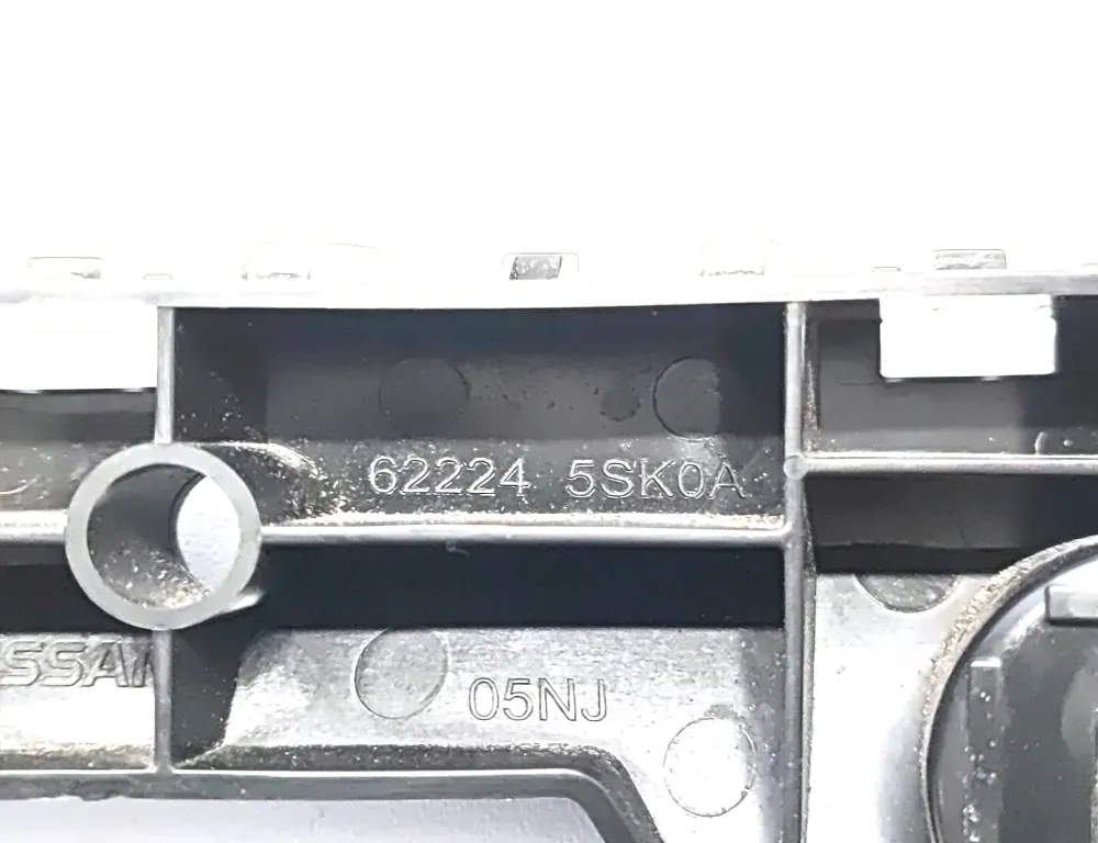 NISSAN Leaf Держатель бампера передний правый 622245SK0A 36197411