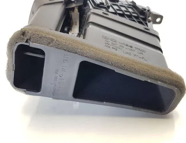 KIA Cee'd 1 generation (2007-2012) Вентиляционные отверстия центральной консоли 808883 31091232