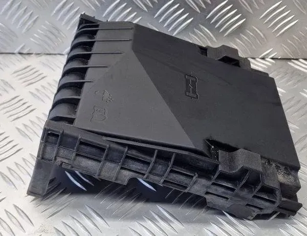 VOLKSWAGEN Golf 8 generation (2019-2023) Fuse Box Cover 1K0937132F 31098653