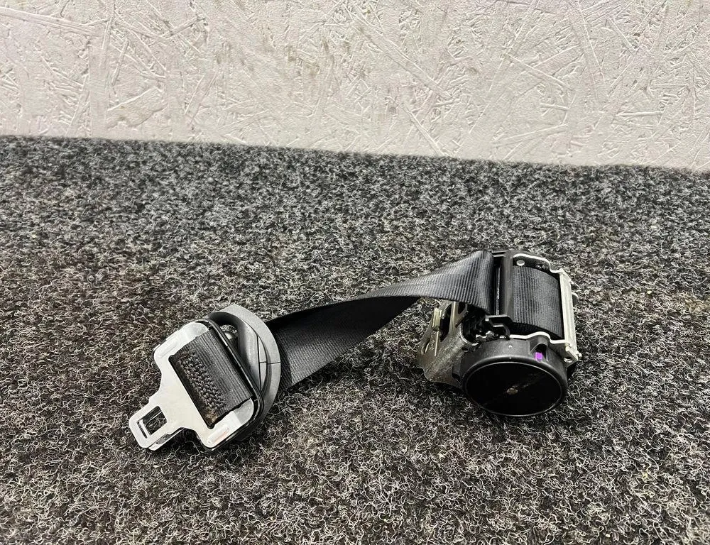 VOLKSWAGEN Touran 3 generation (2015-2023) Rear Middle Seatbelt 5TA857811 34050758