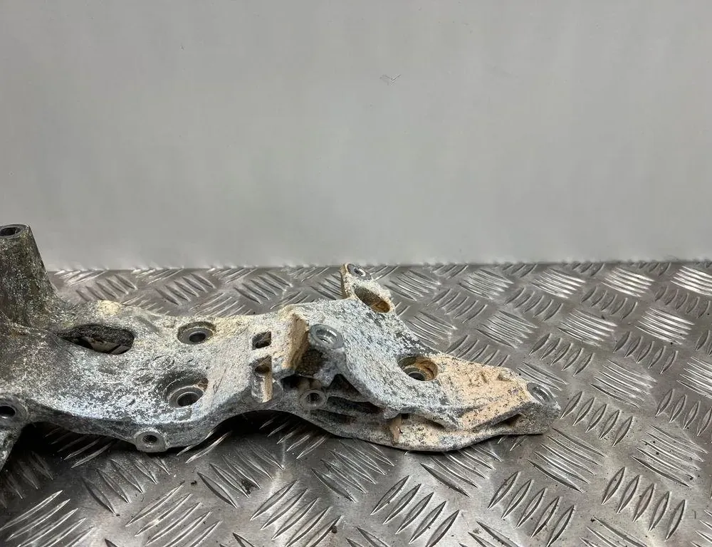 VOLKSWAGEN Touran 3 generation (2015-2023) Alternator bracket 04L903143D 34051980