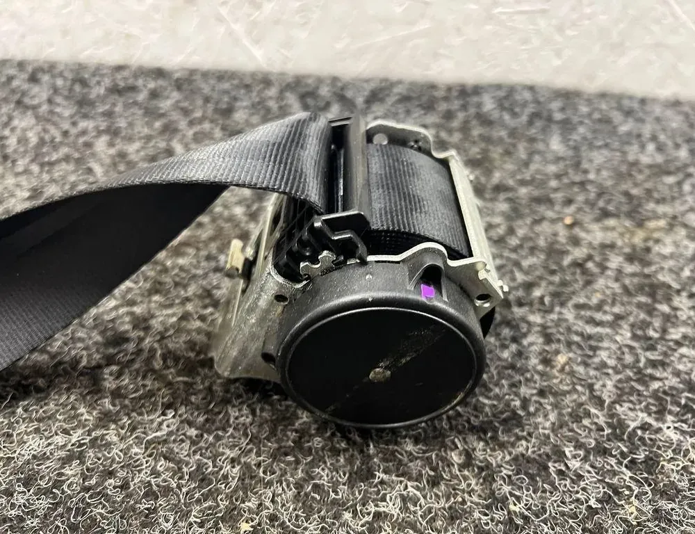 VOLKSWAGEN Touran 3 generation (2015-2023) Rear Middle Seatbelt 5TA857811 34050758