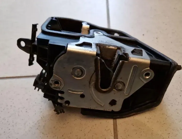 BMW 1 Series E81/E82/E87/E88 (2004-2013) Front Right Door Lock 7167074 33602283