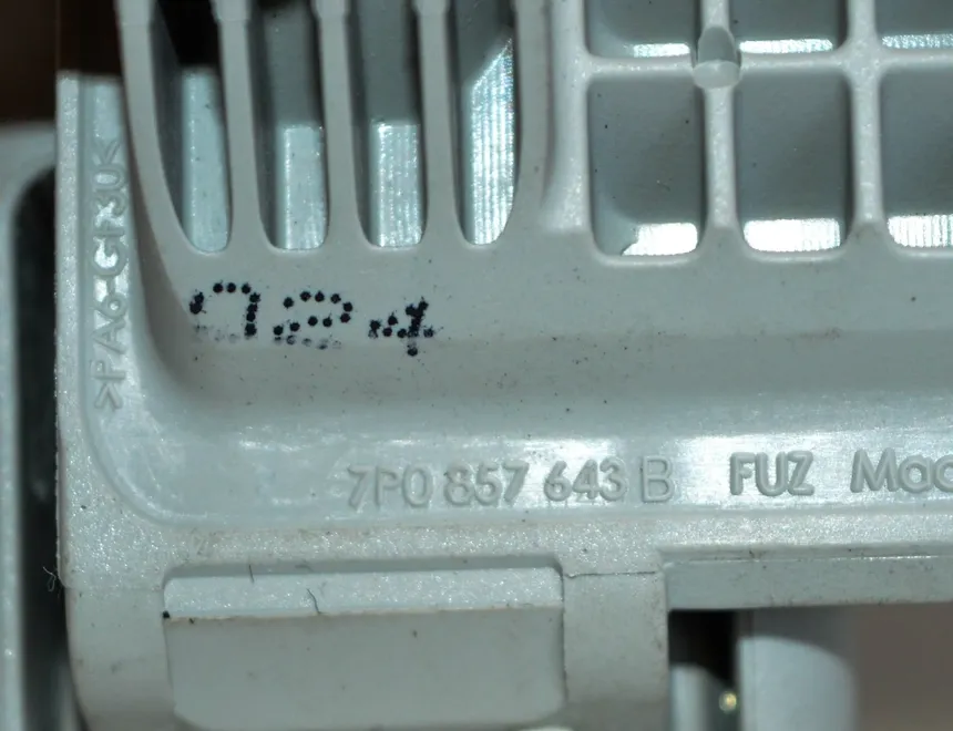 VOLKSWAGEN Touareg 2 generation (2010-2018) Ручка крыши задняя левая 7P0857643B 14356759