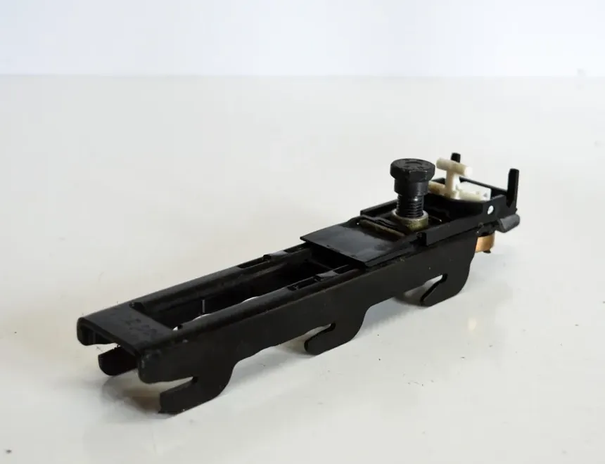 VOLKSWAGEN Passat B5 (1996-2005) Регулятор высоты ремня безопасности спереди слева 3B0857819E 3150894