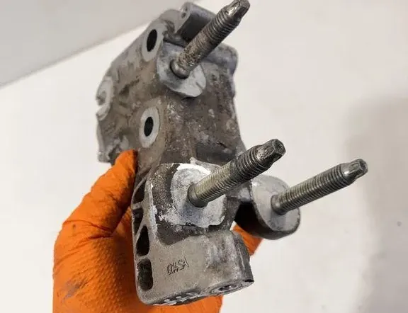 FORD Kuga 2 generation (2013-2020) Rear engine bracket 33471852