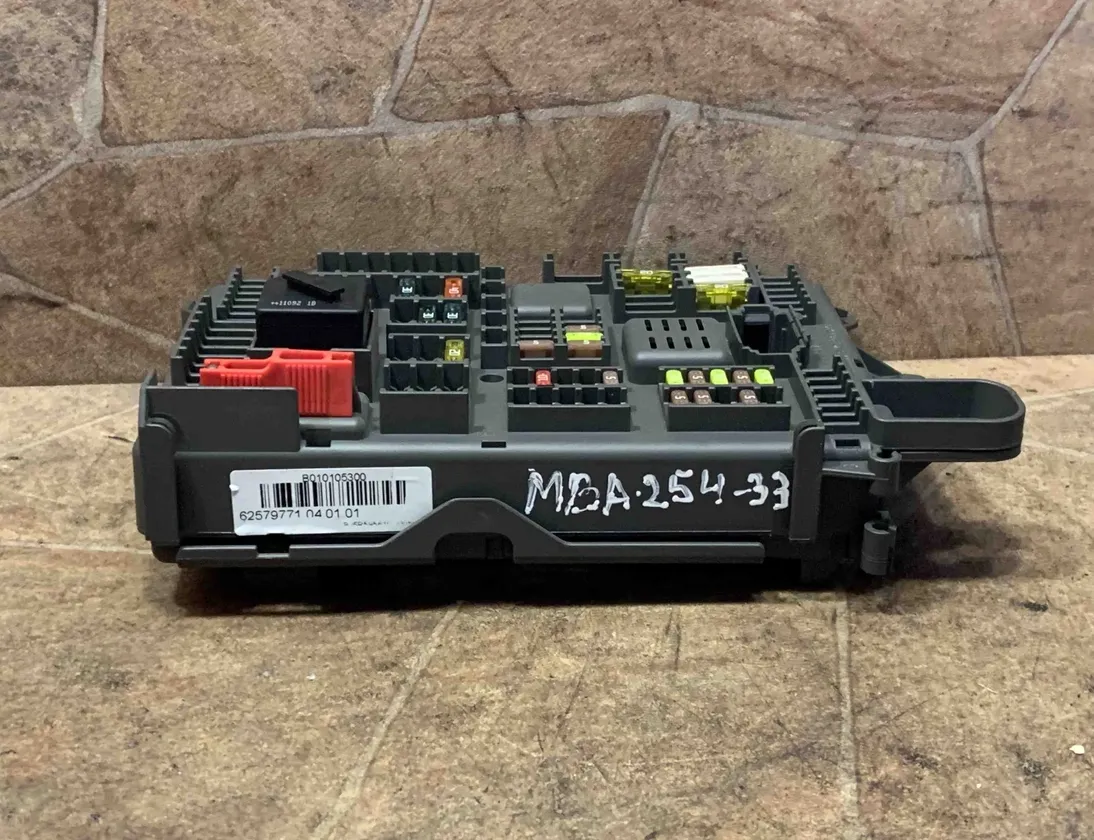 BMW X5 E70 (2006-2013) Fuse Box 518954021A 32409505