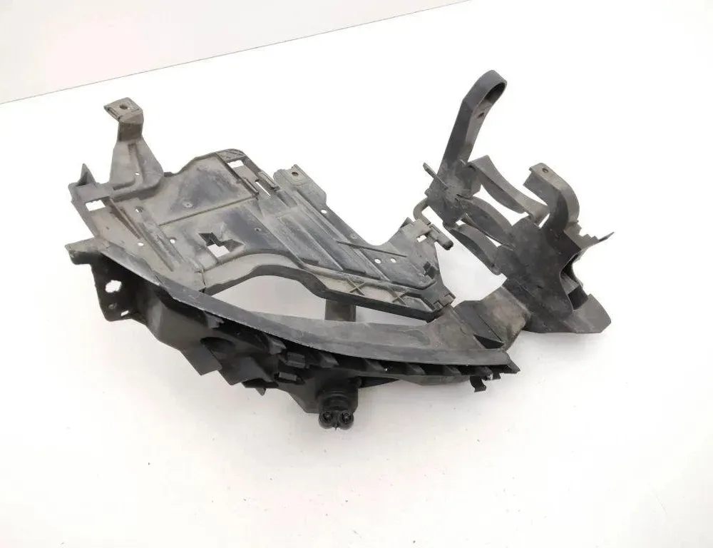 AUDI A4 B8/8K (2011-2016) Right Headlight Bracket Mount 8K0805608R 31932331
