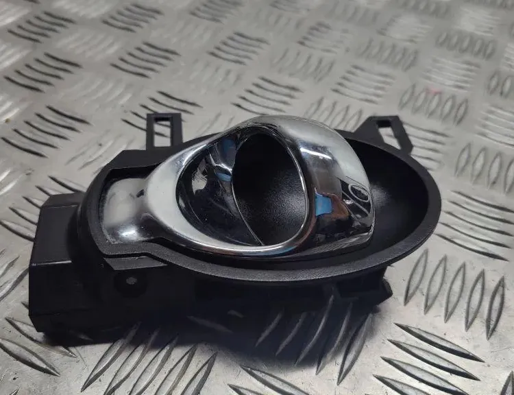 NISSAN Juke YF15 (2010-2020) Правая задняя внутренняя ручка открытия 36270905