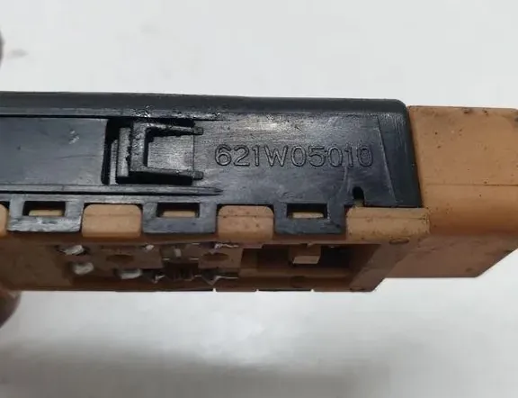 KIA Sorento 1 generation (2002-2011) Windscreen heating switch 621W05010 36328869