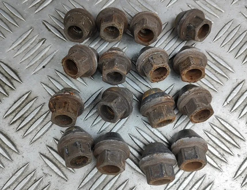 VOLVO V40 Cross Country 1 generation (2012-2020) Wheel Screws Kit 31400259 33063925