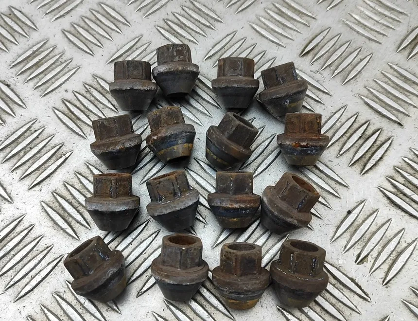 VOLVO V40 Cross Country 1 generation (2012-2020) Wheel Screws Kit 31400259 33063925