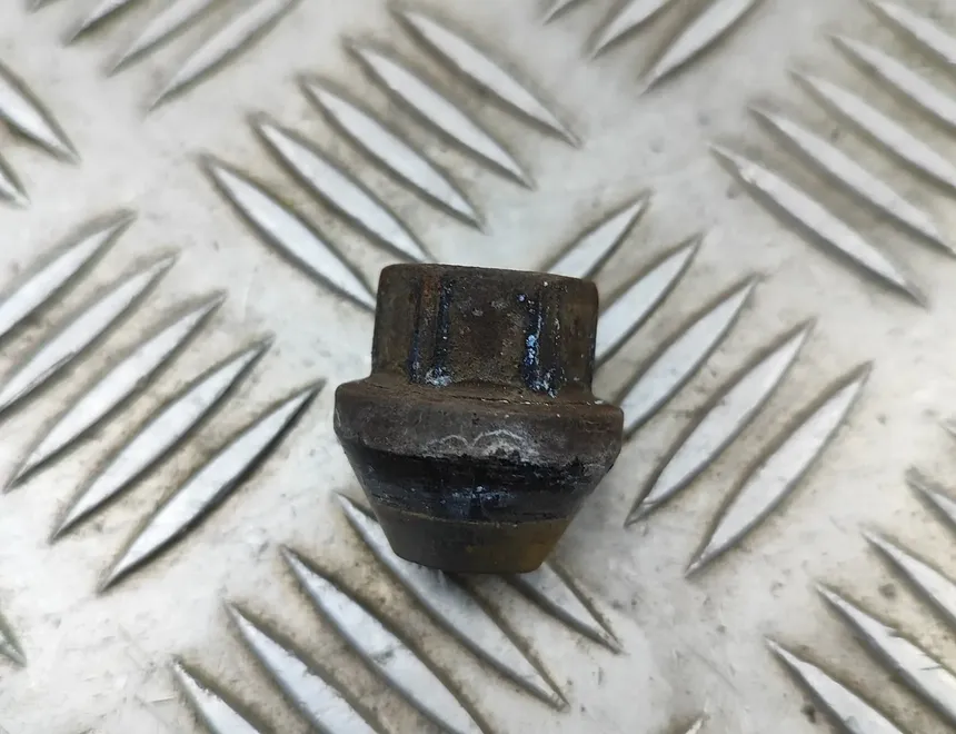 VOLVO V40 Cross Country 1 generation (2012-2020) Wheel Screws Kit 31400259 33063925