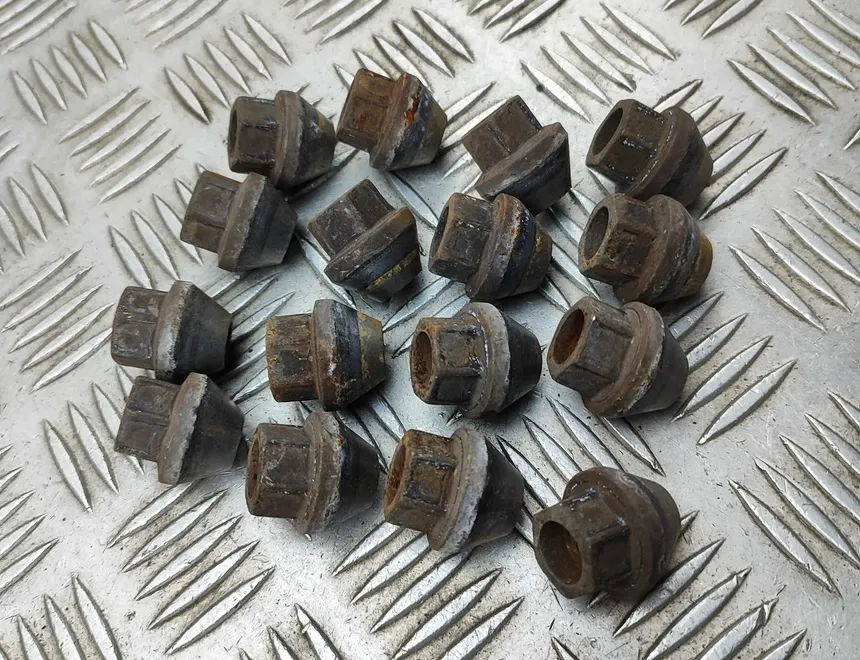 VOLVO V40 Cross Country 1 generation (2012-2020) Wheel Screws Kit 31400259 33063925