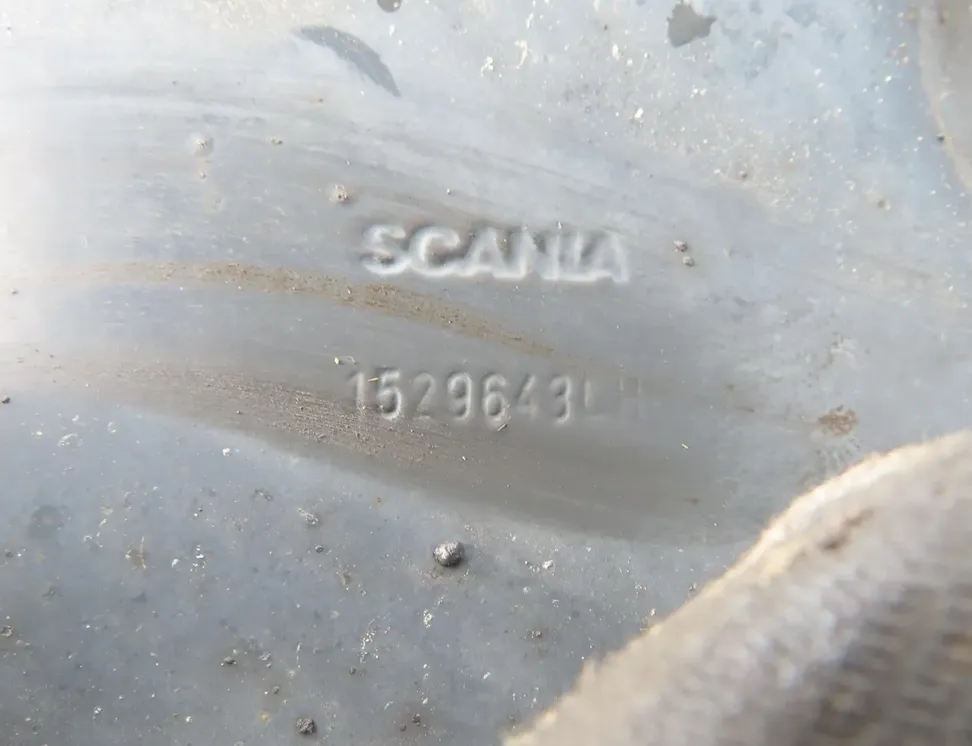SCANIA P,G,R,T - series (2003-present) Держатель переднего левого крыла 1529643 30766608