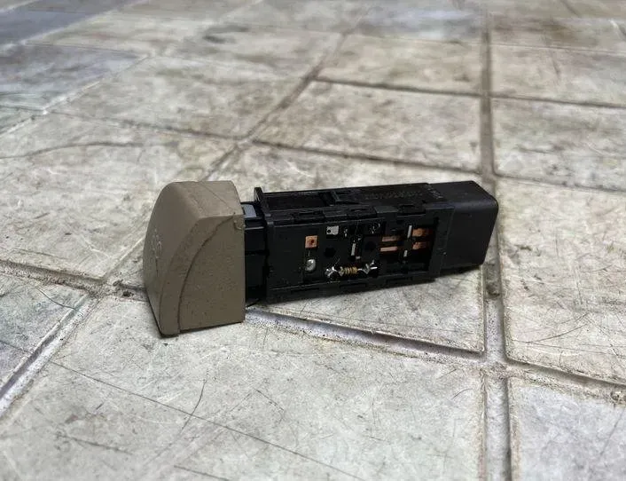 KIA Sportage 2 generation (2004-2010) ESP switch 621W05010 18234483