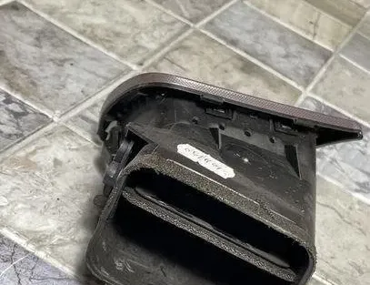 PEUGEOT 607 1 generation (2000-2008) Вентиляционные отверстия в приборной панели 223973,9629444077 18241904