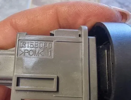 TOYOTA RAV4 2 generation (XA20) (2000-2006) Hazard button 15B060,1142A63 21038553