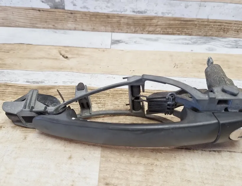 SKODA Fabia 1 generation (2004-2007) Ручка закрывания левой передней двери 31048872