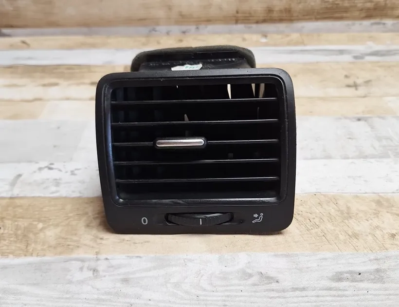 VOLKSWAGEN Jetta 3 generation (1992-1998) Dashboard Air Vents 1K0819709 31998374