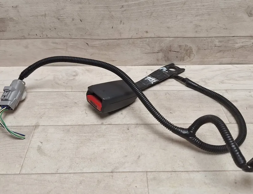 TOYOTA Avensis 2 generation (2002-2009) Front Left Seat Buckle 33500461